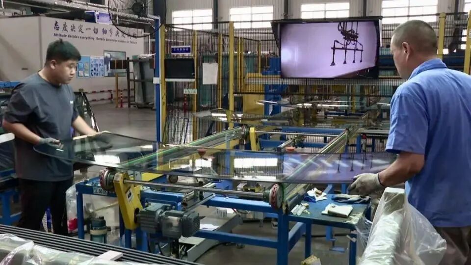 明池玻璃 商乘雙線突圍，新材料技術驅動多元產品走俏主流車企